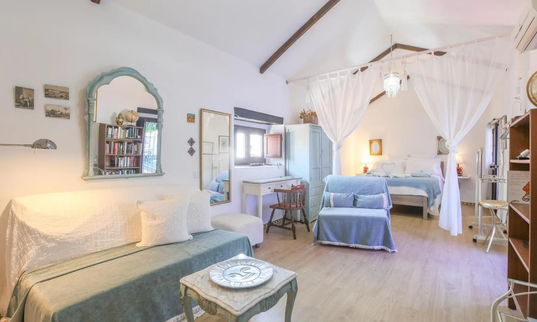 La Casa de Reyes Villa Peñaflor Сasa de vacaciones